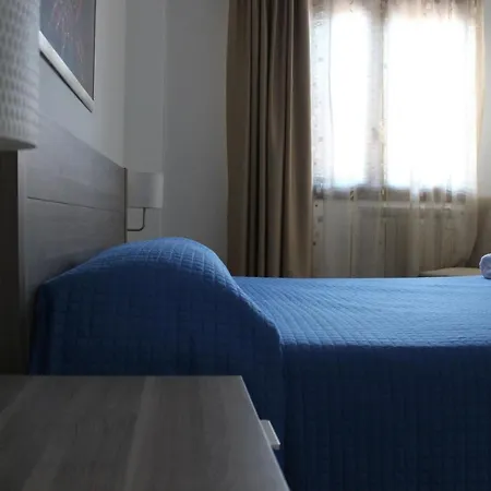 Aparthotel Ideal & *