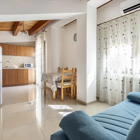 Ideal & Aparthotel *